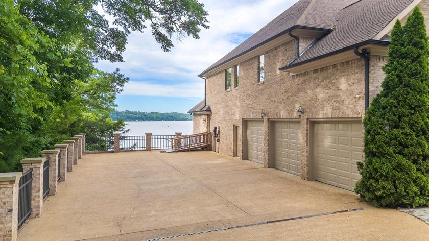 Established on the deep, glistening waters of Chickamauga Lake - photo 34