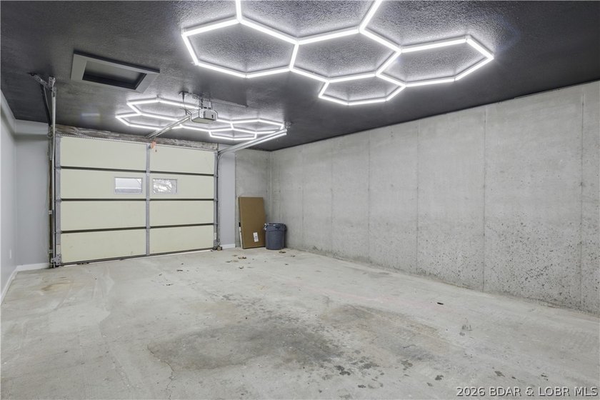 Newley Renovated Throughout!!!! Welcome to this stunning 4 - photo 37