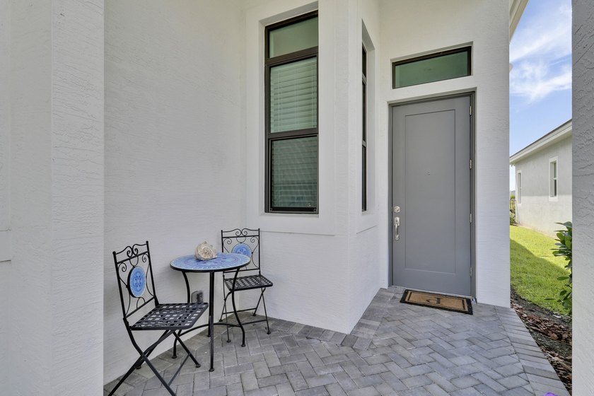 Room for everyone in this 3BR/3BA + bonus room or 4th bedroom - photo 6