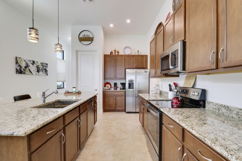 Room for everyone in this 3BR/3BA + bonus room or 4th bedroom - photo 10