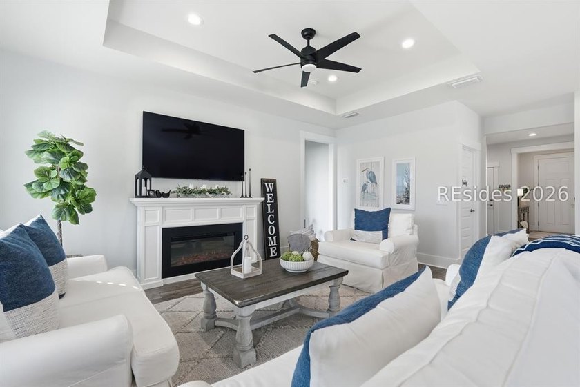 Welcome to this beautifully appointed 2-bedroom, 2-bath plus den - photo 11
