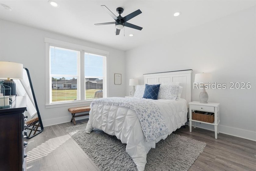 Welcome to this beautifully appointed 2-bedroom, 2-bath plus den - photo 23