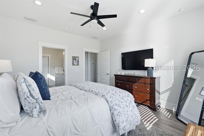 Welcome to this beautifully appointed 2-bedroom, 2-bath plus den - photo 24