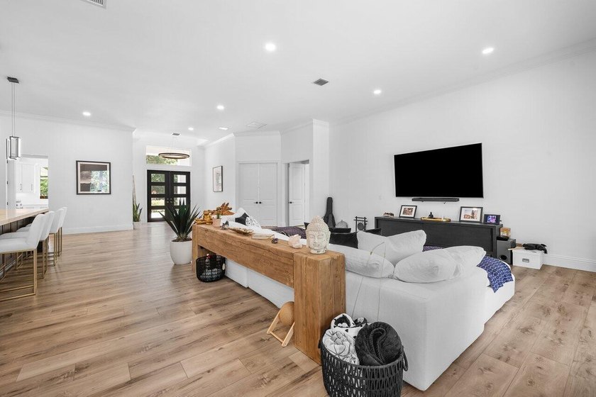 Experience the perfect blend of luxury, privacy, and modern - photo 13