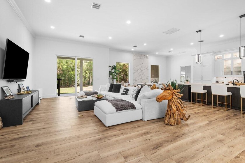 Experience the perfect blend of luxury, privacy, and modern - photo 15