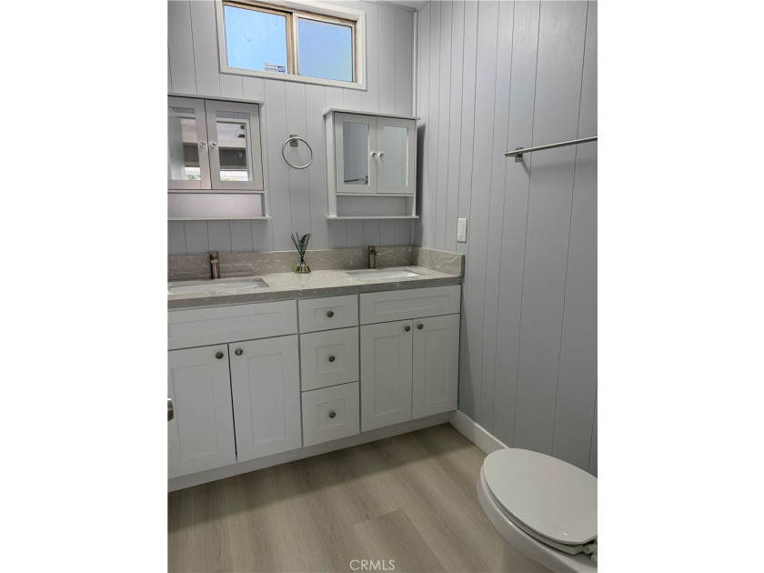 Newly Updated Spacious, 2 bedroom, 2 bath Home is located just - photo 18