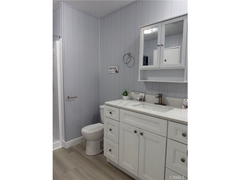 Newly Updated Spacious, 2 bedroom, 2 bath Home is located just - photo 20