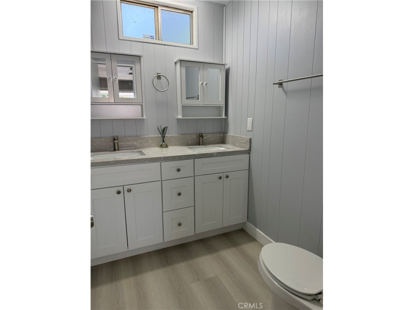 Newly Updated Spacious, 2 bedroom, 2 bath Home is located just - photo 22