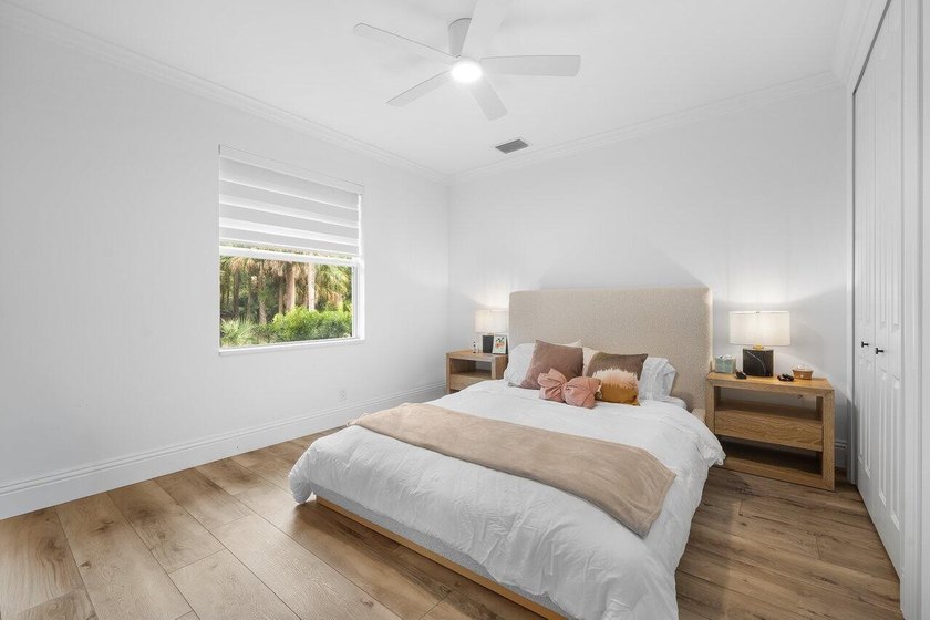 Experience the perfect blend of luxury, privacy, and modern - photo 24
