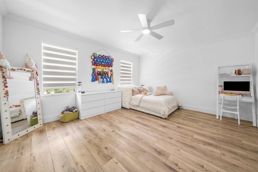 Experience the perfect blend of luxury, privacy, and modern - photo 27