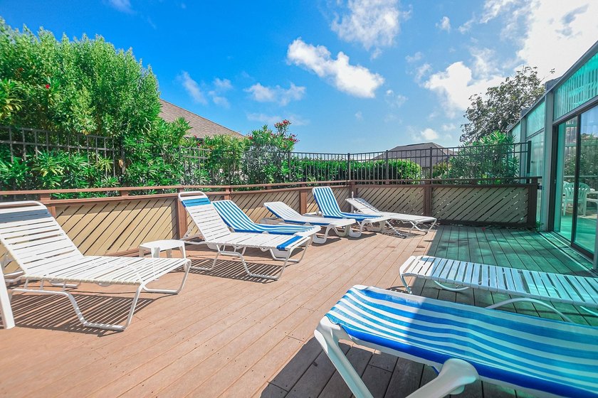 Relax in the large 3rd floor end unit with an Oceanview. The - photo 28