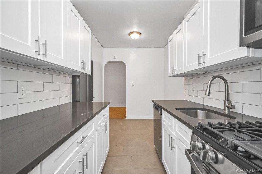 Welcome to 2685 Creston Avenue, Unit 4A - a beautifully updated - photo 12