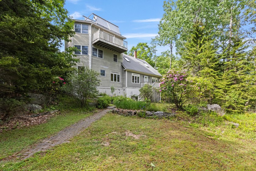 Nestled on a large private lot, this unique contemporary home - photo 3