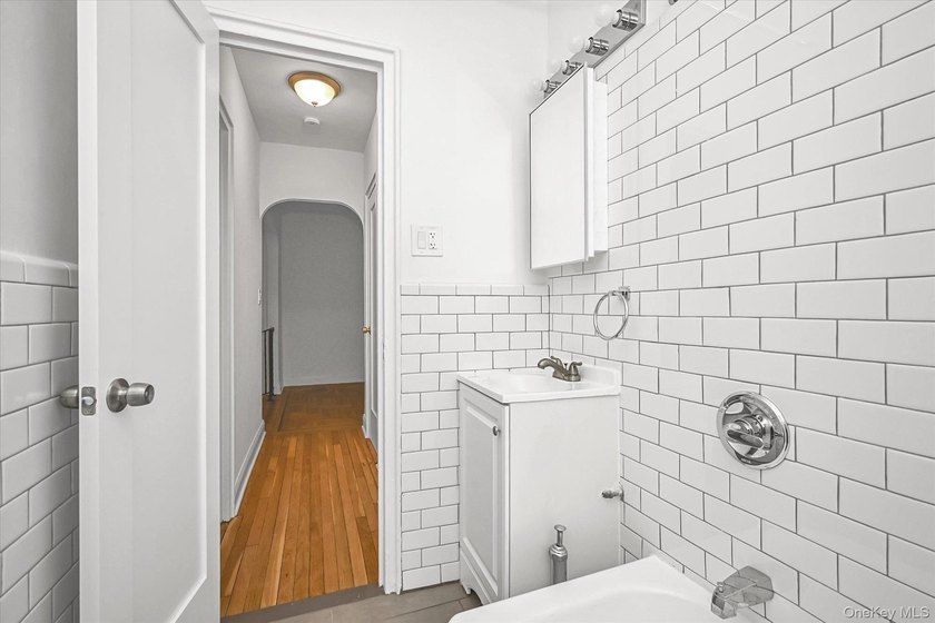 Welcome to 2685 Creston Avenue, Unit 4A - a beautifully updated - photo 19