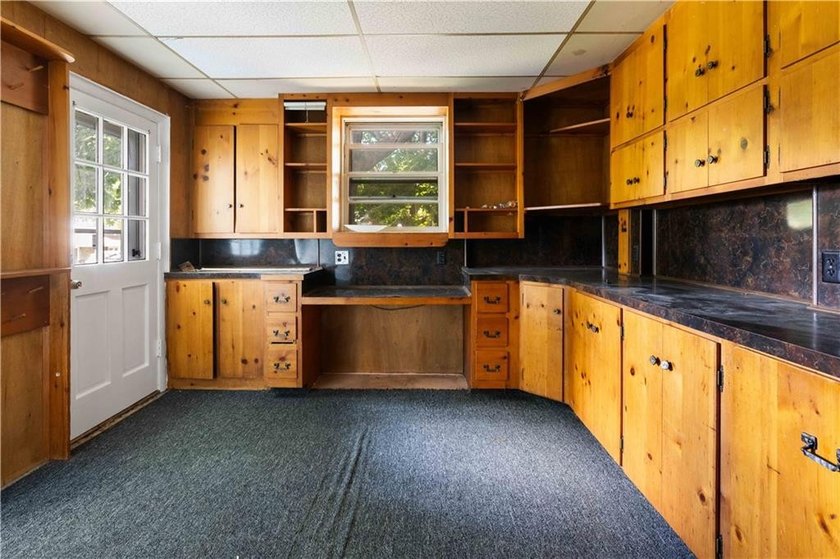 Welcome to 278 Green End Avenue, a well-maintained single-level - photo 14