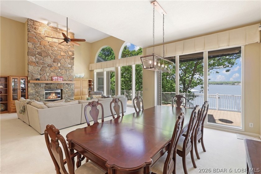 Welcome to 55 Point Hickory Ct. in beautiful Four Seasons, MO! - photo 16