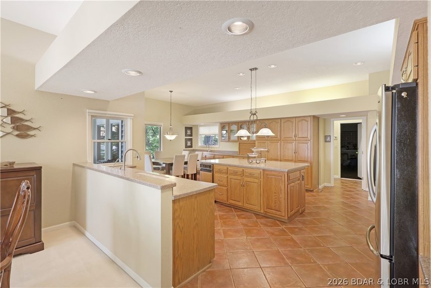 Welcome to 55 Point Hickory Ct. in beautiful Four Seasons, MO! - photo 19