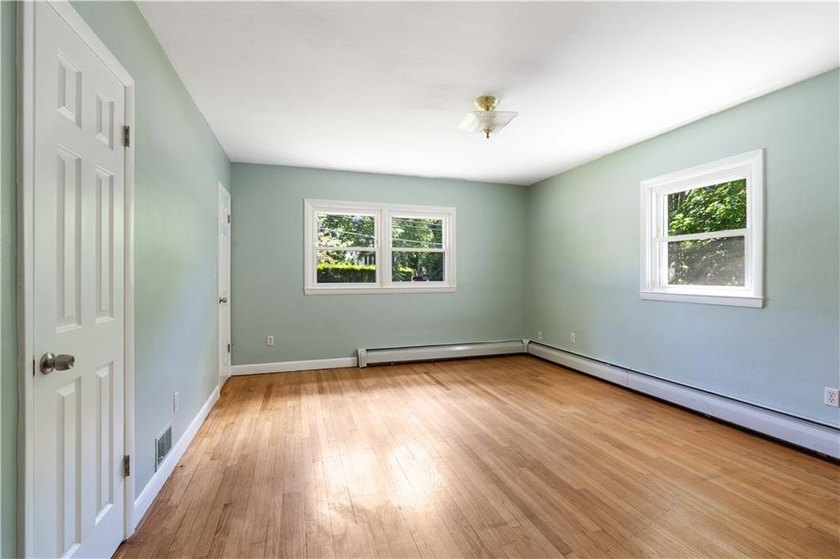 Welcome to 278 Green End Avenue, a well-maintained single-level - photo 19