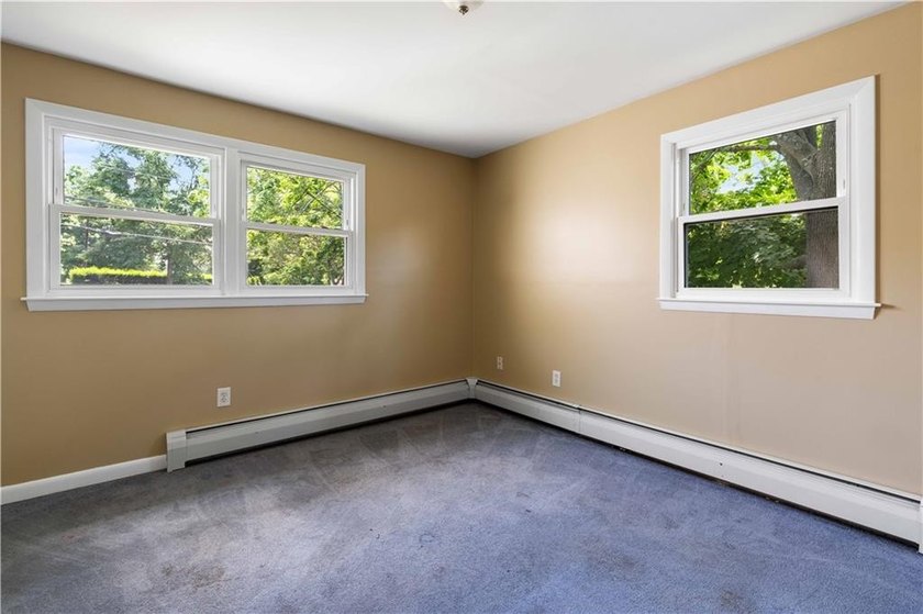 Welcome to 278 Green End Avenue, a well-maintained single-level - photo 21