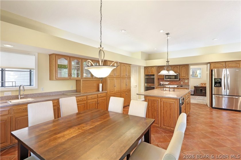 Welcome to 55 Point Hickory Ct. in beautiful Four Seasons, MO! - photo 23
