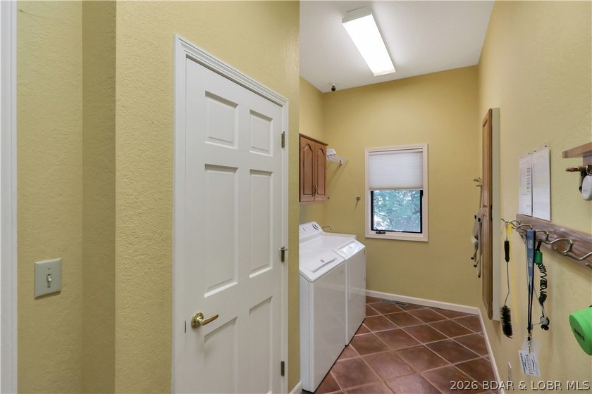 Welcome to 55 Point Hickory Ct. in beautiful Four Seasons, MO! - photo 26