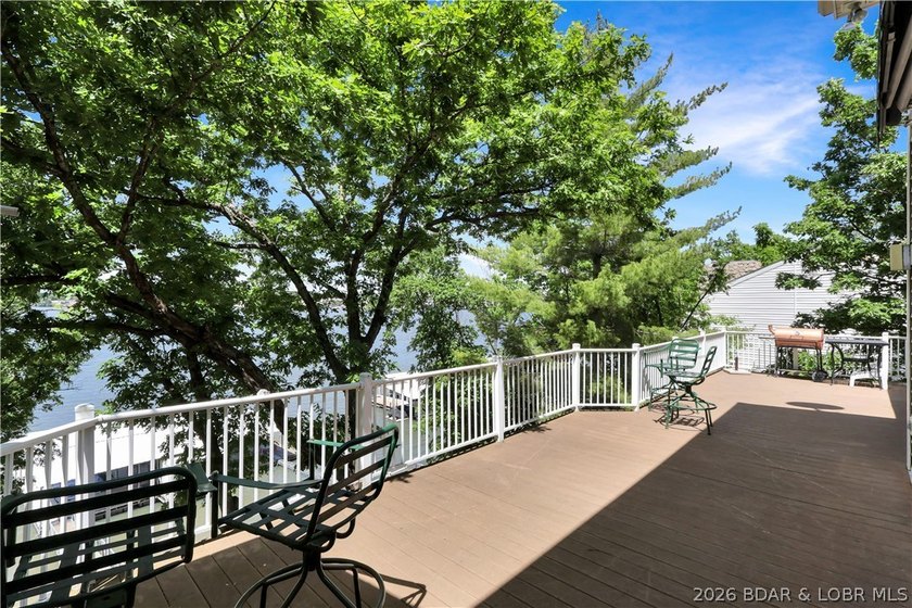 Welcome to 55 Point Hickory Ct. in beautiful Four Seasons, MO! - photo 27