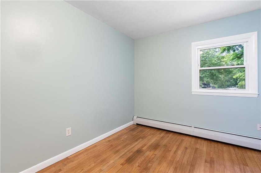 Welcome to 278 Green End Avenue, a well-maintained single-level - photo 28
