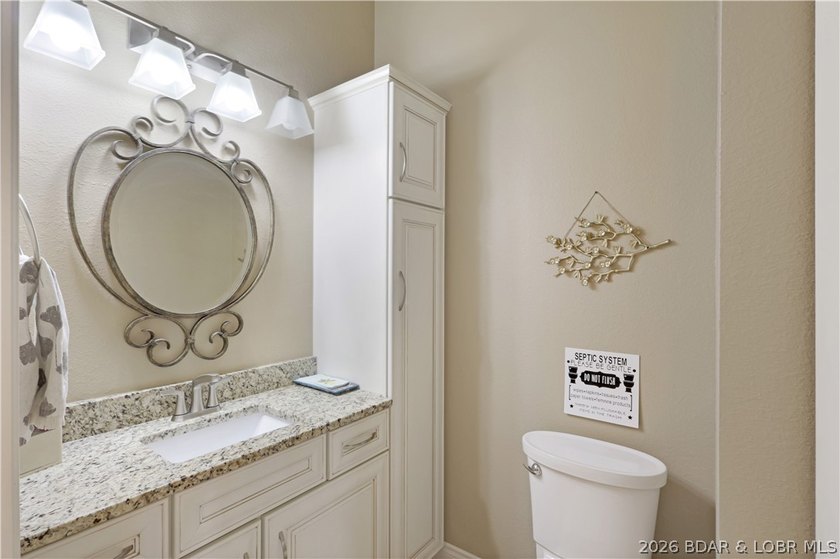 Welcome to 55 Point Hickory Ct. in beautiful Four Seasons, MO! - photo 31
