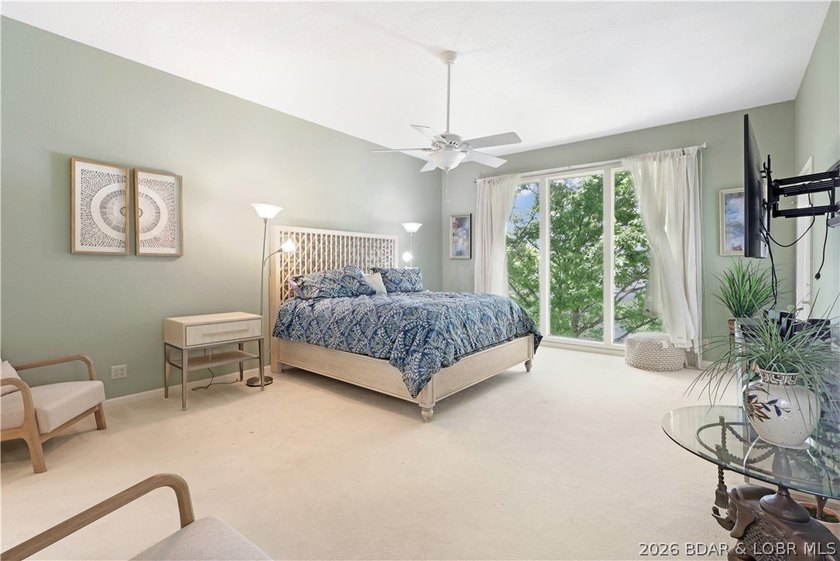 Welcome to 55 Point Hickory Ct. in beautiful Four Seasons, MO! - photo 32