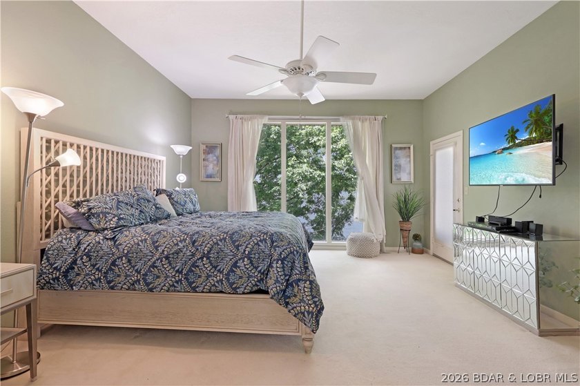 Welcome to 55 Point Hickory Ct. in beautiful Four Seasons, MO! - photo 33