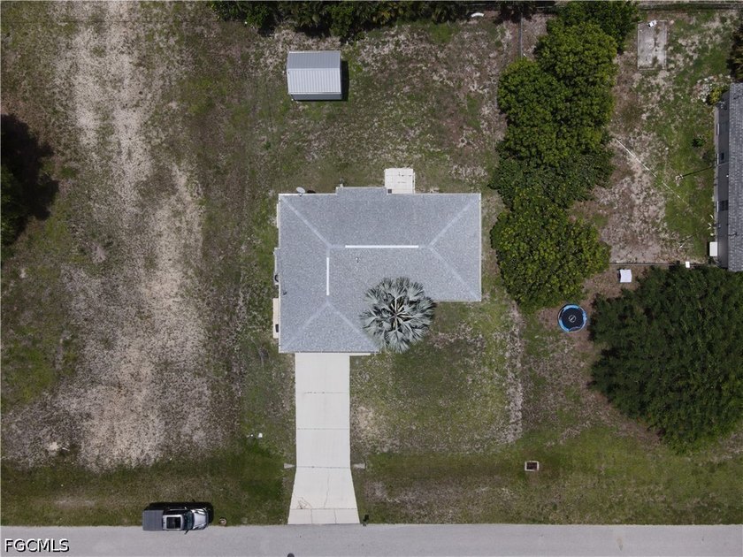 This beautifully maintained 3 bedroom, 2 bathroom home blends - photo 33