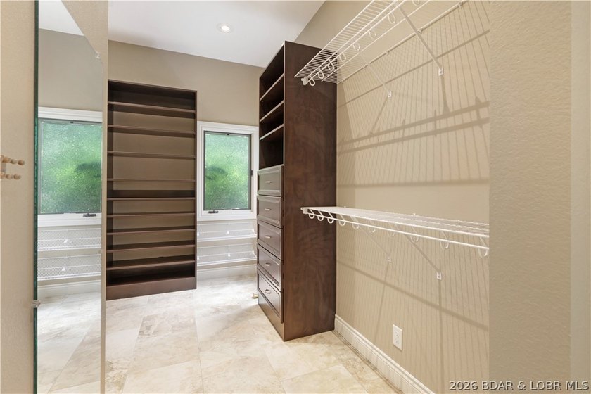 Welcome to 55 Point Hickory Ct. in beautiful Four Seasons, MO! - photo 37