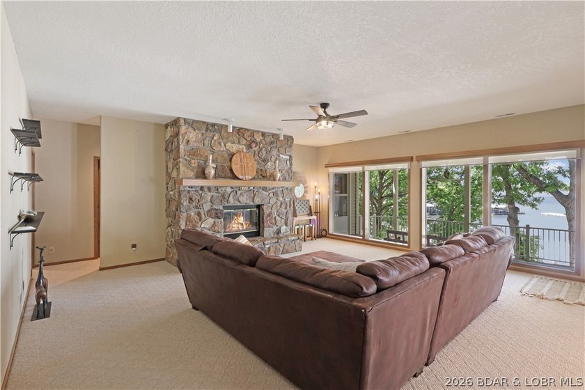 Welcome to 55 Point Hickory Ct. in beautiful Four Seasons, MO! - photo 47