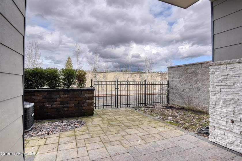 Assumable loan at 5.375% Motivated Sellers! Location Location!! - photo 11
