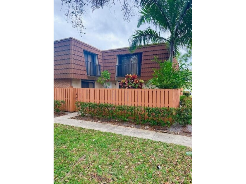 Beautifully renovated townhome, updated top to bottom, with - photo 19