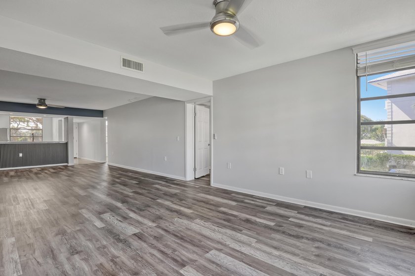 Beautifully upgraded condo offering modern finishes and - photo 11