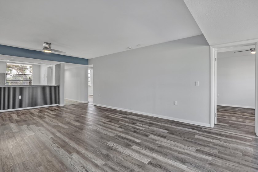 Beautifully upgraded condo offering modern finishes and - photo 12