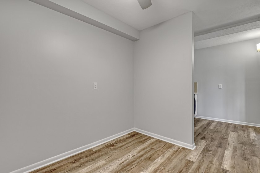 Beautifully upgraded condo offering modern finishes and - photo 17