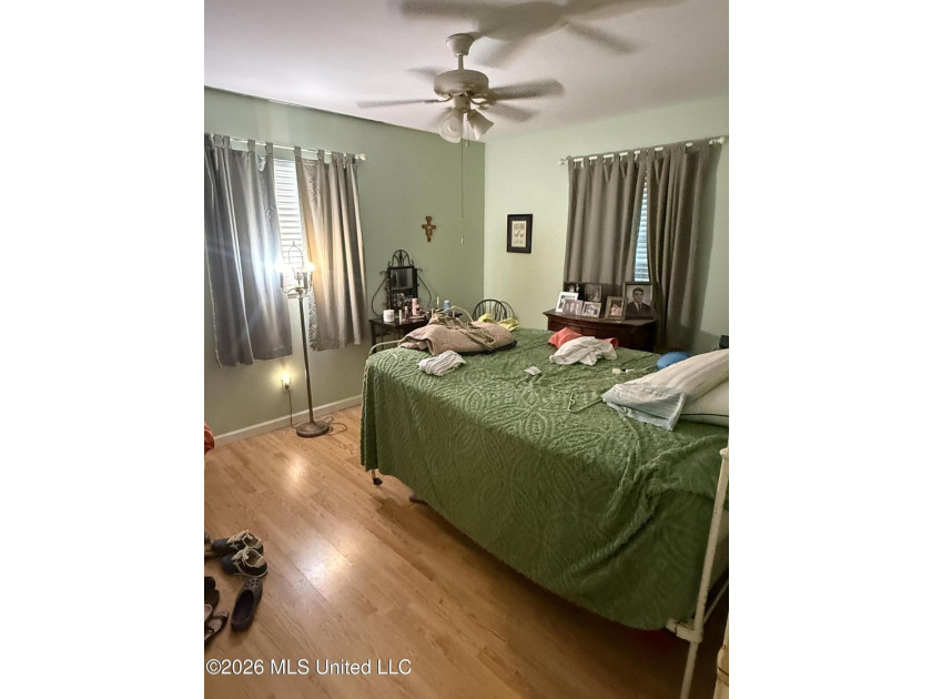 Only a couple of blocks from the BEACH!! This *fixer upper* - photo 19