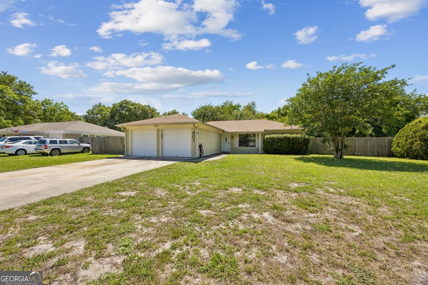 Welcome home to this beautifully refreshed 3-bedroom, 2-bath - photo 4