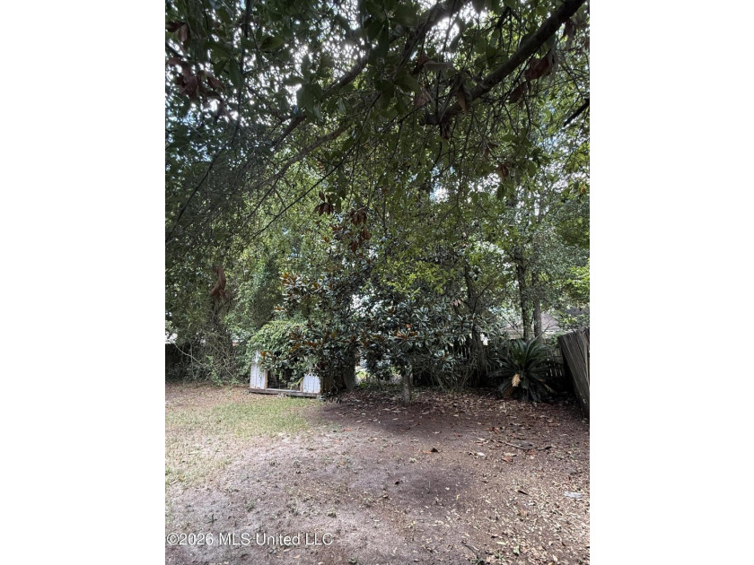 Only a couple of blocks from the BEACH!! This *fixer upper* - photo 25