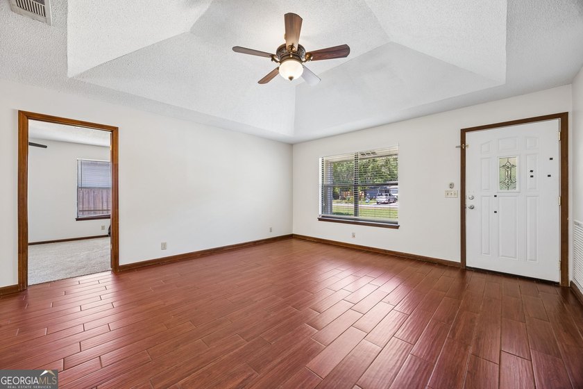 Welcome home to this beautifully refreshed 3-bedroom, 2-bath - photo 7