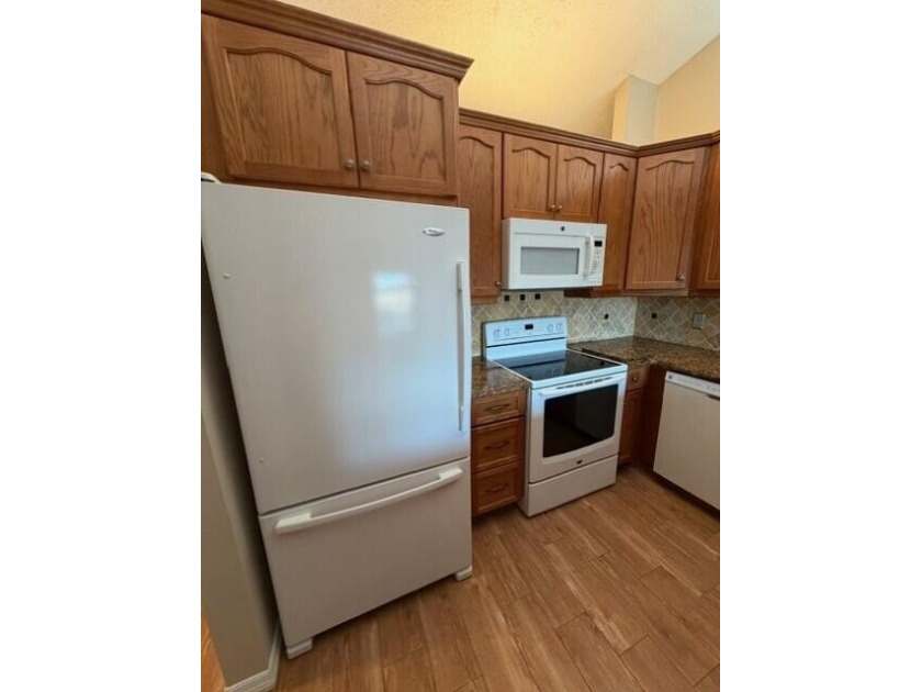 Located in the gated community of Independence Bay in Deerfield - photo 4