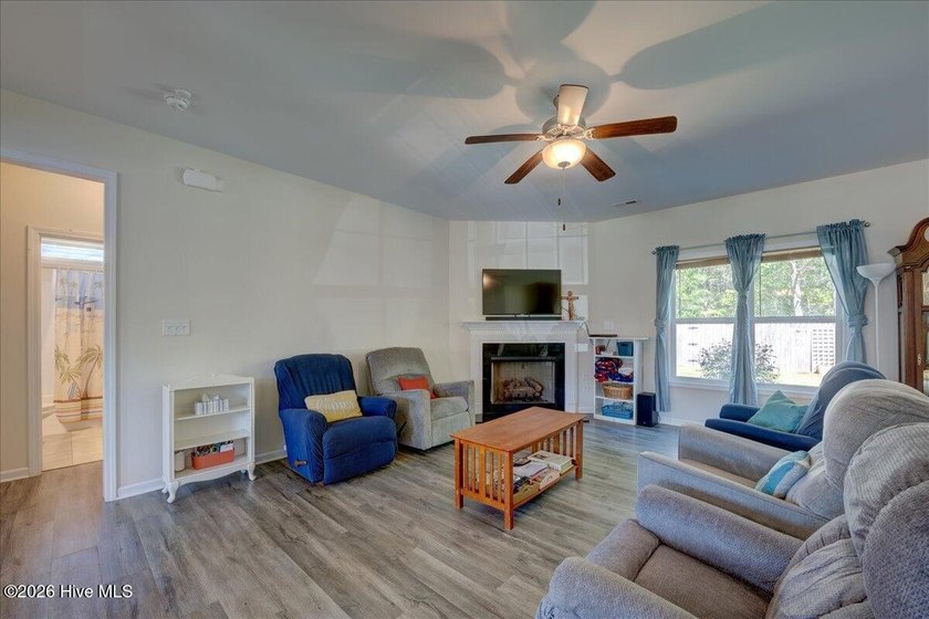 Looking for a spacious home to accommodate many lifestyles. This - photo 8