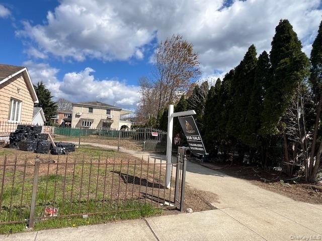 This is your chance to secure a rare 50 x 112.5 (5600 sqft) lot - photo 5