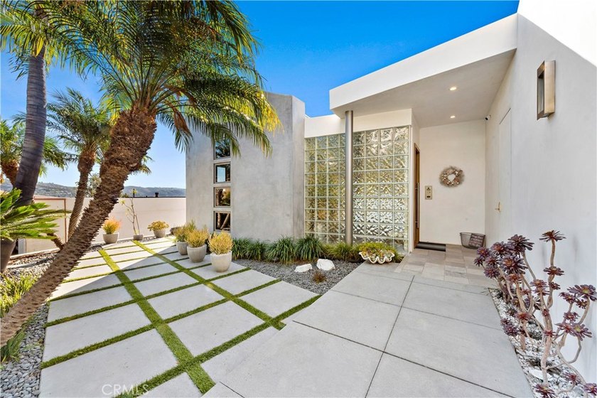 Turn-key and Available beginning June 1st! Breathtaking - photo 3