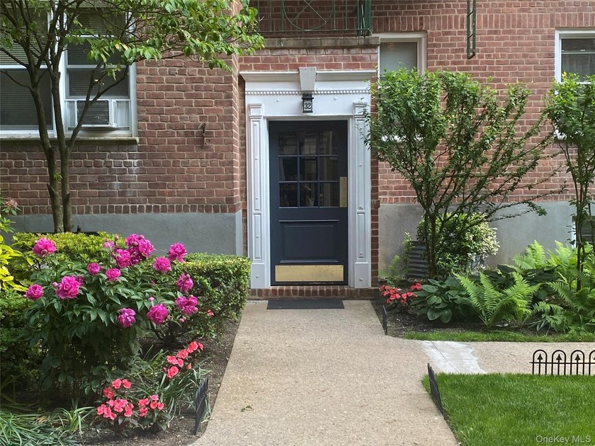 TOP FLOOR unit in the quiet gated community of Cathedral Gardens - photo 6