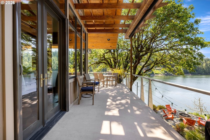 Extraordinary gated Willamette River estate on 1.56 private - photo 9