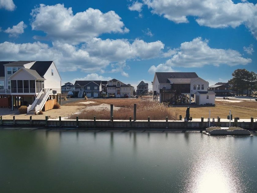 1/935 Oversized (14.373 sq ft), level cleared, canal lot that - photo 2