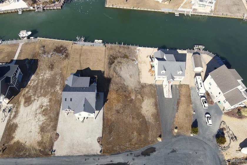1/935 Oversized (14.373 sq ft), level cleared, canal lot that - photo 5